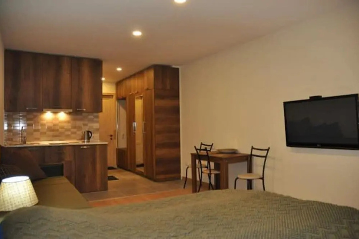 Room 5 of 12