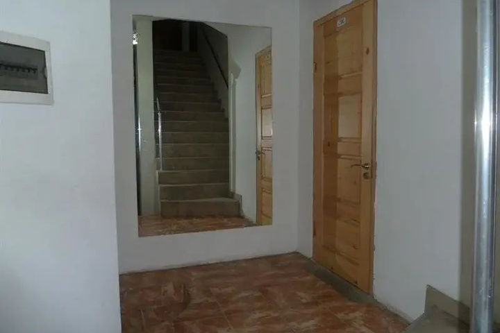 Room 4 of 6