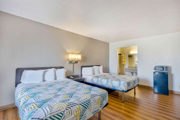 2 Full Beds Suite Kitchen (12 of 13)