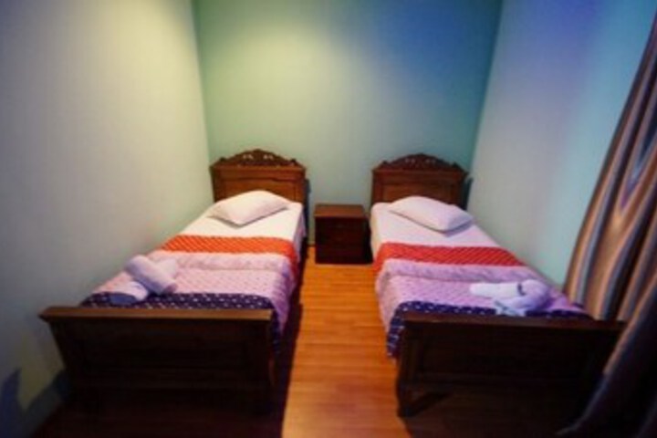 Room 9 of 42