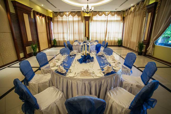Ballroom/Hall 84 of 96