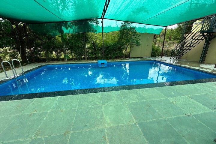 Pool 31 of 66