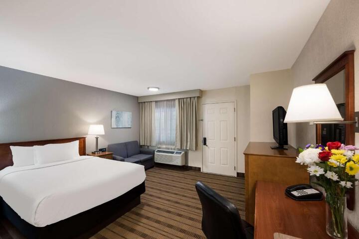 Standard Double Bed (7 of 13)
