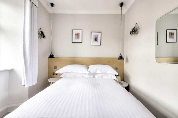 Room 7 of 30