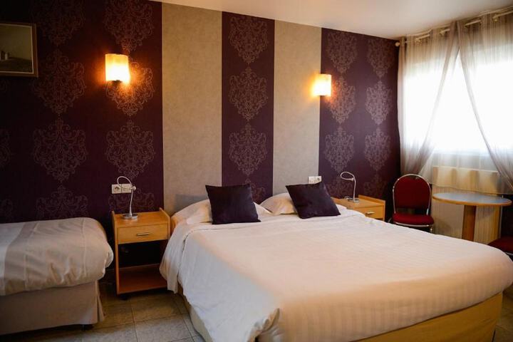 Room 10 of 93
