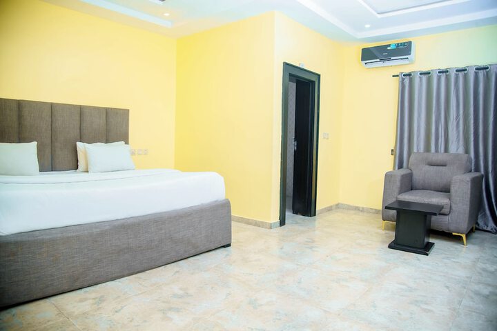 Room 17 of 32