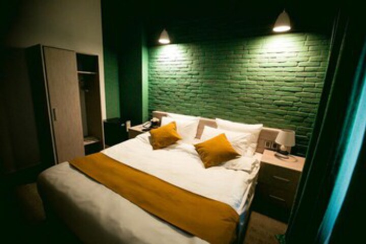 Room 13 of 26