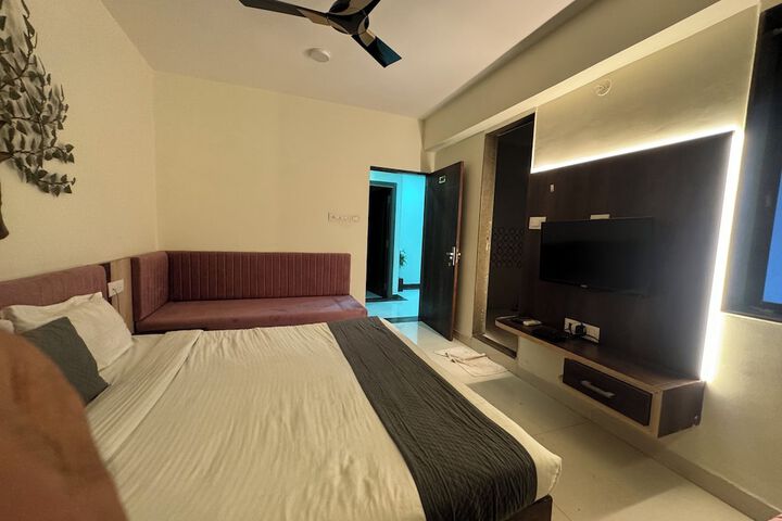 Room 33 of 68