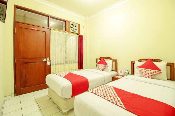 Room 12 of 32