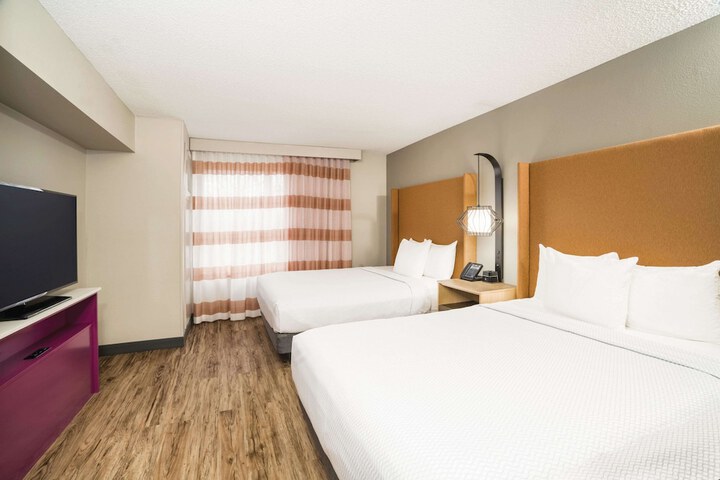 2 Queen Beds Accessible (1 of 12)
