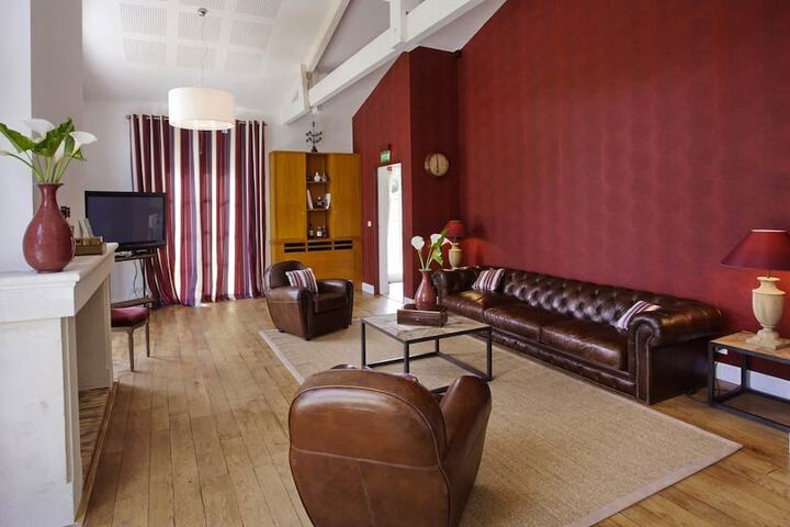 Room 2 of 2