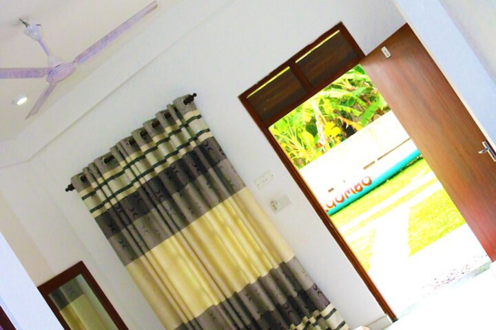 Room 9 of 34