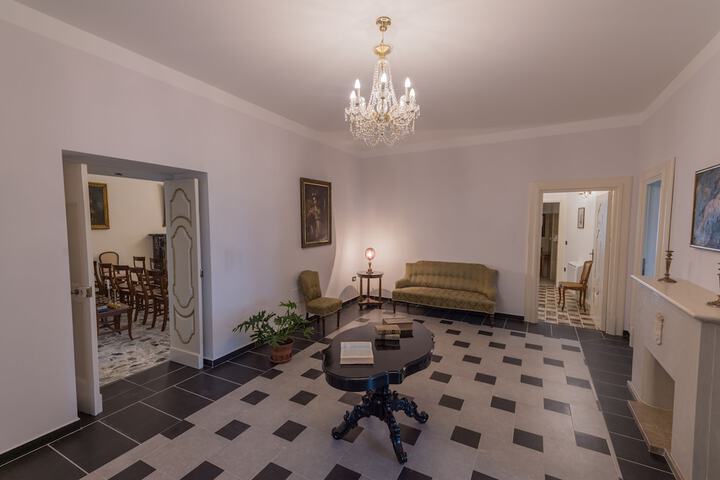 Ballroom/Hall 44 of 62