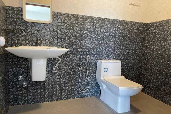 Room 16 of 19