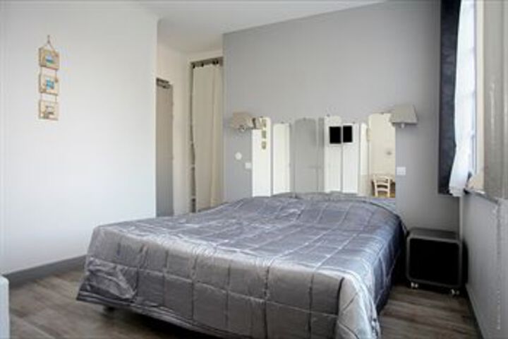 Room 9 of 28