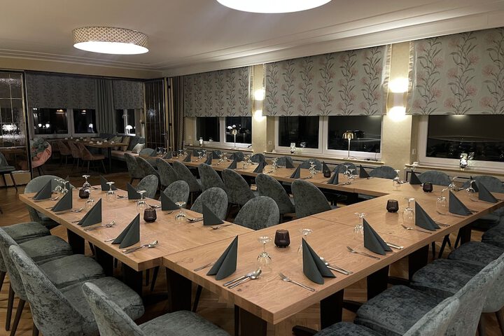 Ballroom/Hall 17 of 22