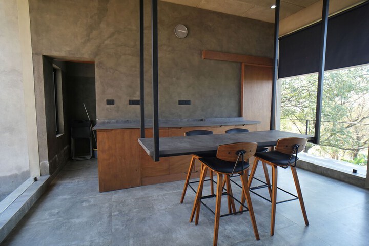 Dining 6 of 8