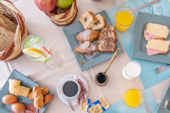 Breakfast/Coffee Service 62 of 94