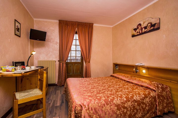 Room 12 of 46