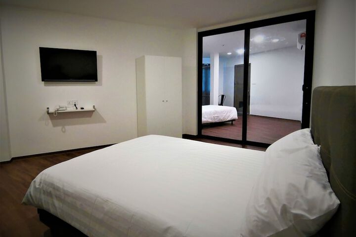 Room 25 of 46