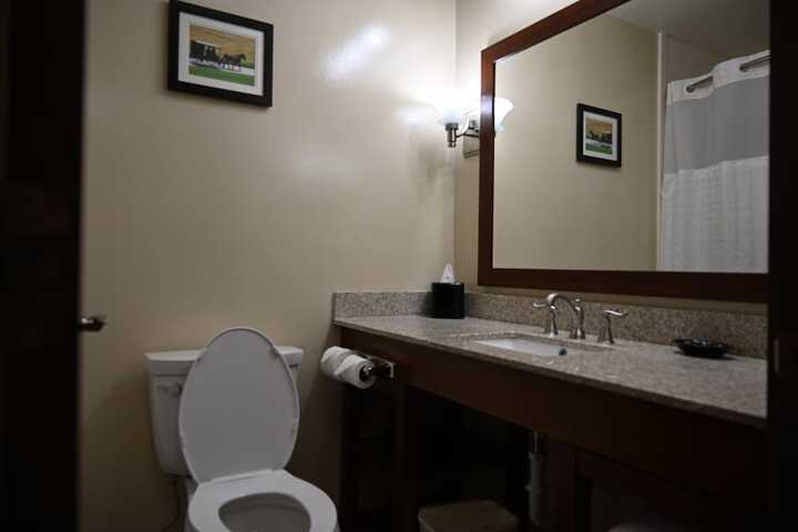 Room 34 of 77
