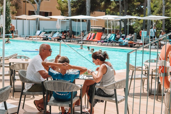 Pool 40 of 101