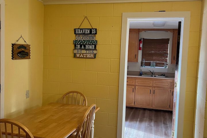 Room 6 of 98