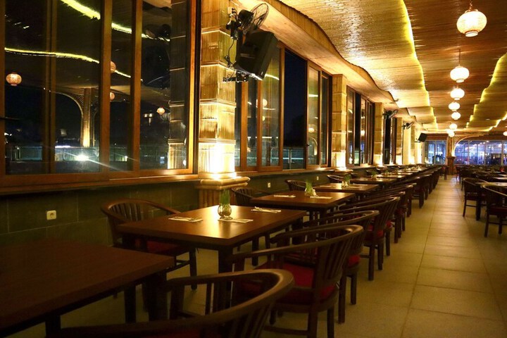 Dining 174 of 235