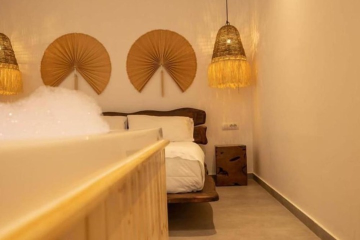 Room 10 of 128