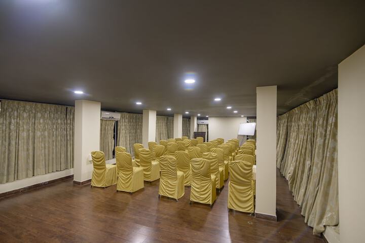 Ballroom/Hall 73 of 101