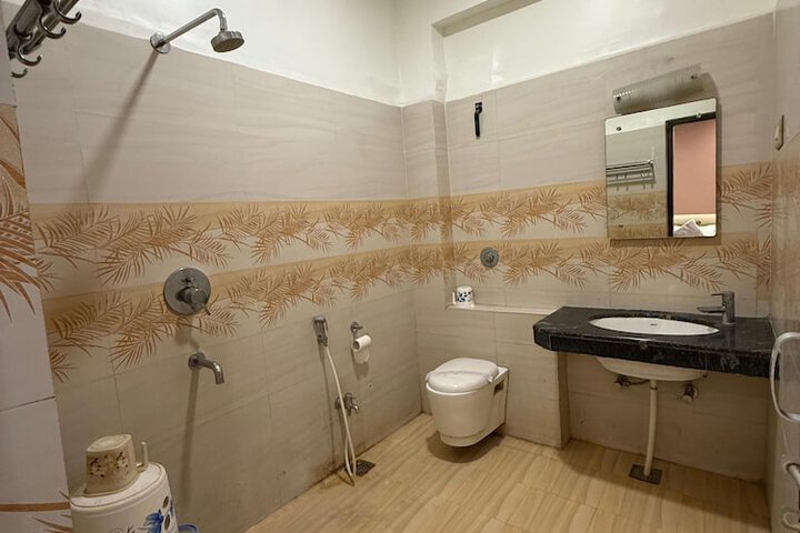 Room 10 of 12