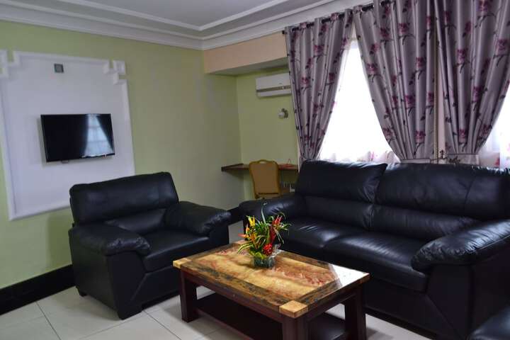 Room 14 of 33