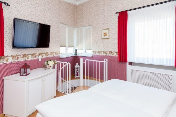 Room 10 of 25