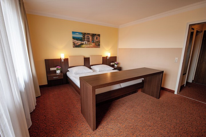 Room 27 of 80