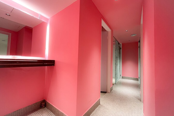 Room 99 of 136