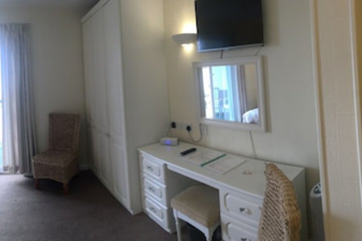 Room 6 of 40
