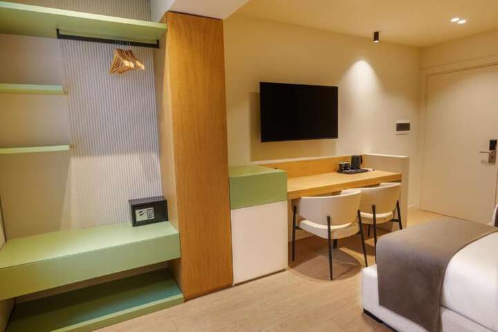 Room 12 of 73
