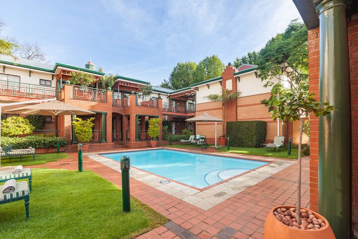 Hotel with Pool