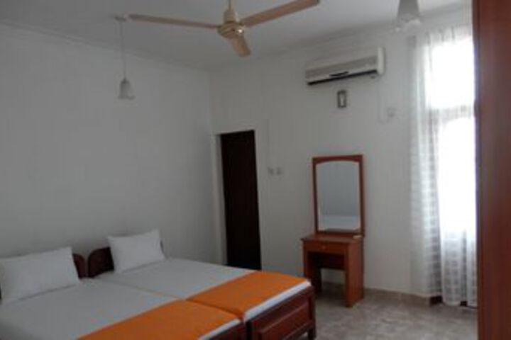 Room 10 of 20