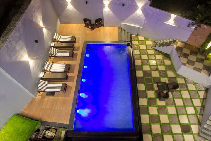 Pool 45 of 76