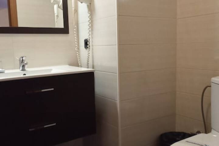 Room 15 of 33
