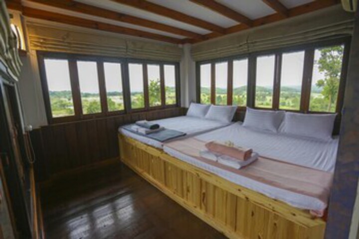 Room 9 of 13