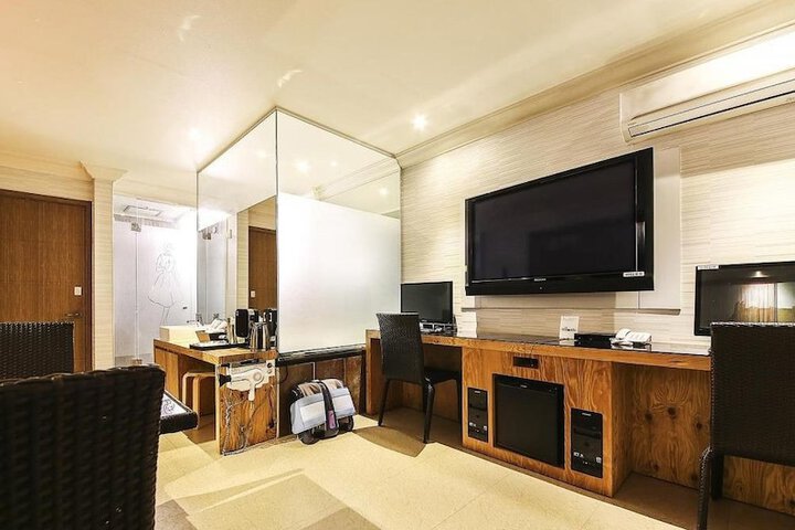 Room 2 of 57