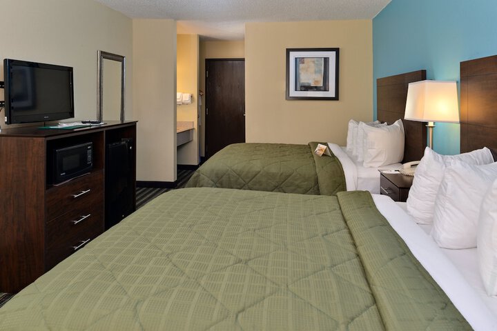 2 Queen Beds (8 of 8)