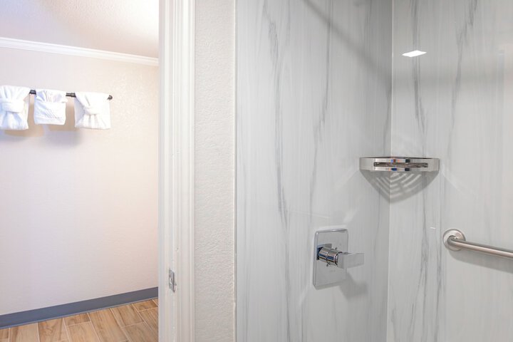 Room 10 of 11