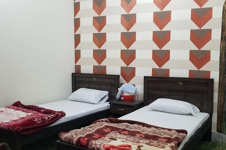 Room 13 of 22