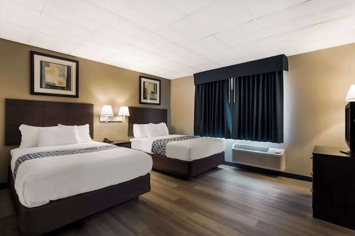 2 Double Beds (2 of 8)