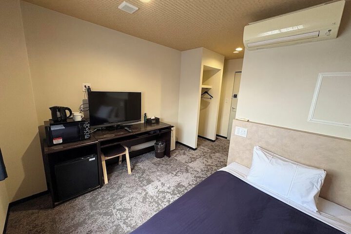 Room 8 of 17