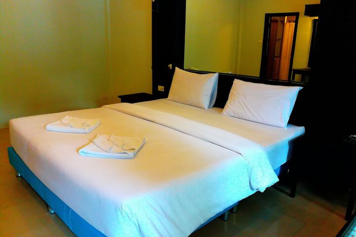 Room 28 of 82