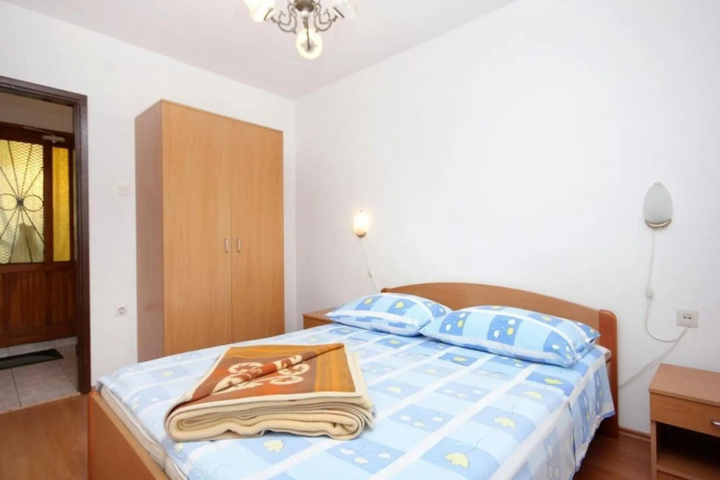 Room 2 of 17